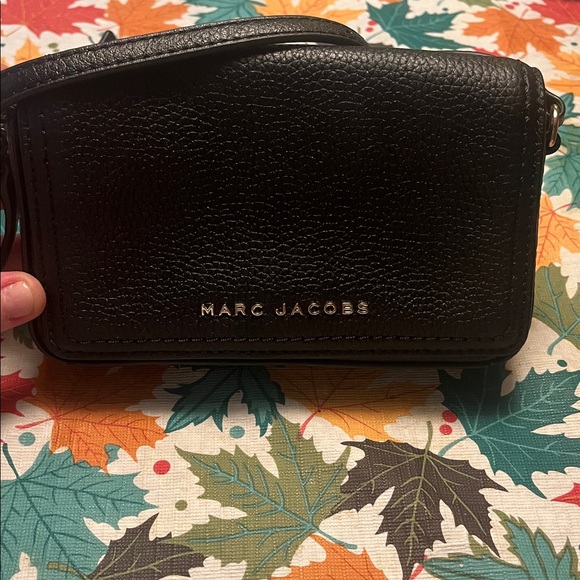 Marc Jacobs Handbags - Marc Jacobs Black Pebbled Leather Crossbody, New